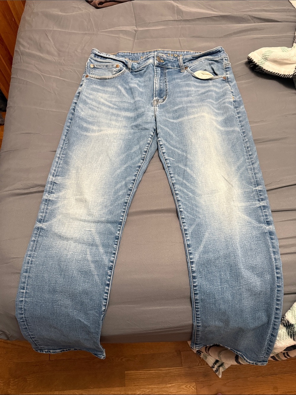 American Eagle Outfitters Light Blue Washed Relaxed Jeans